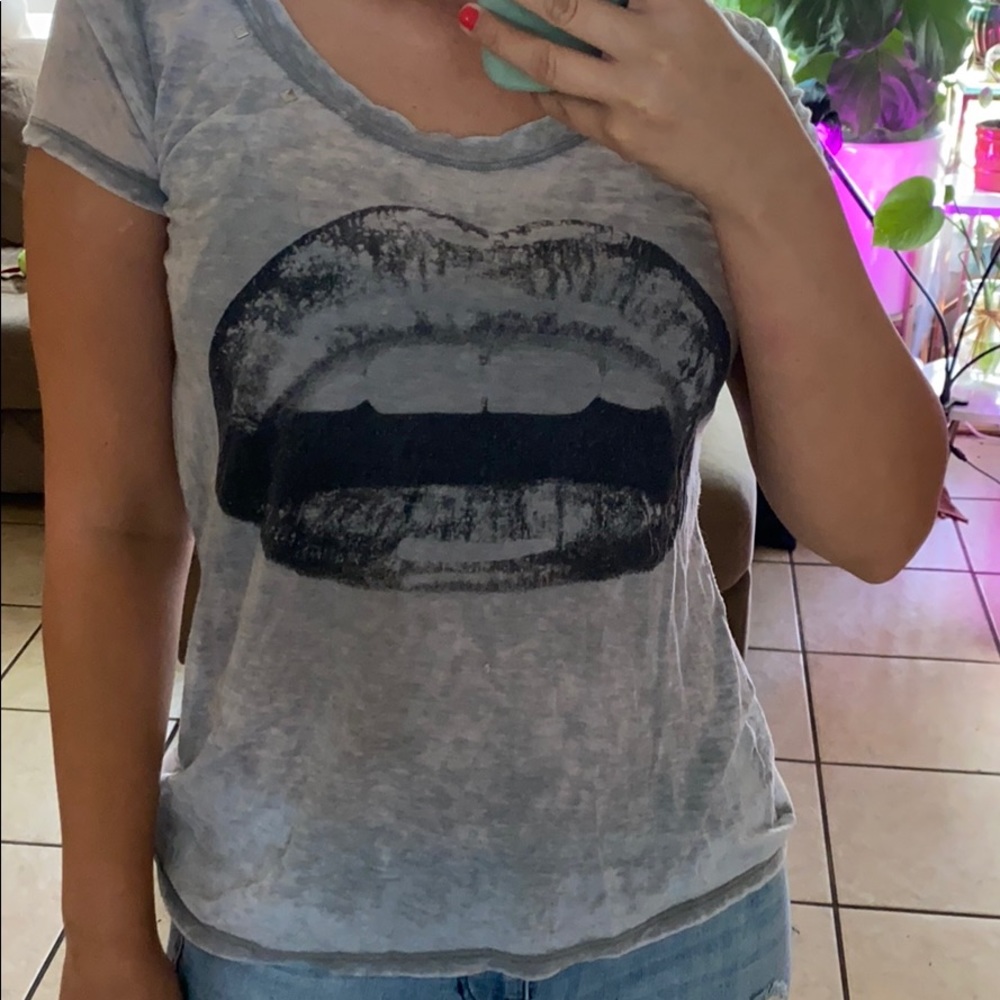 Lips top